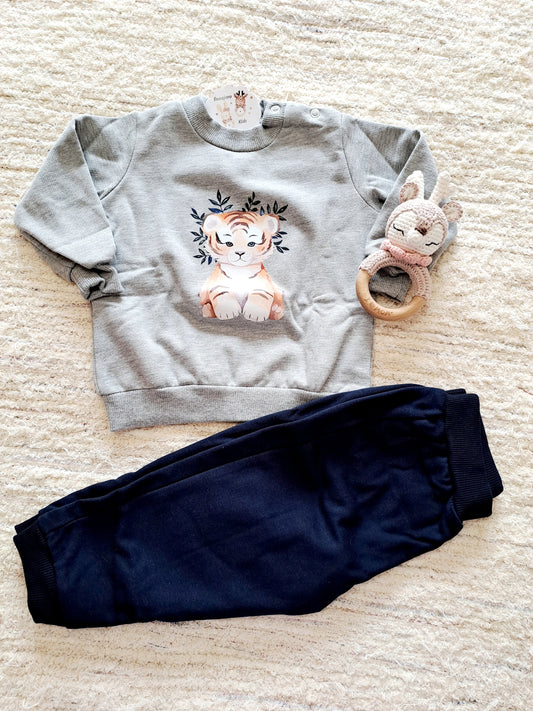 Conjunto Tigre Sentado