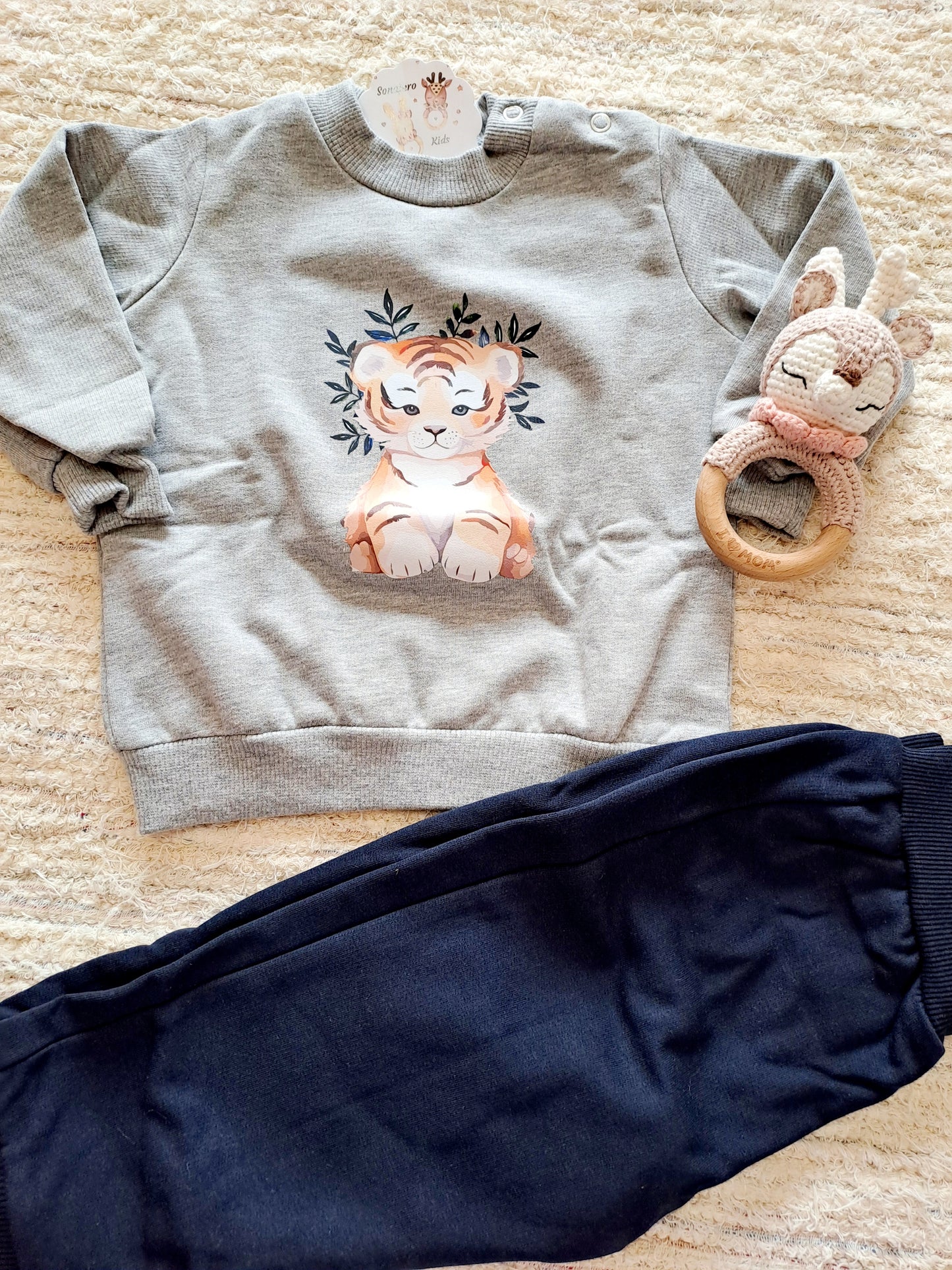 Conjunto Tigre Sentado