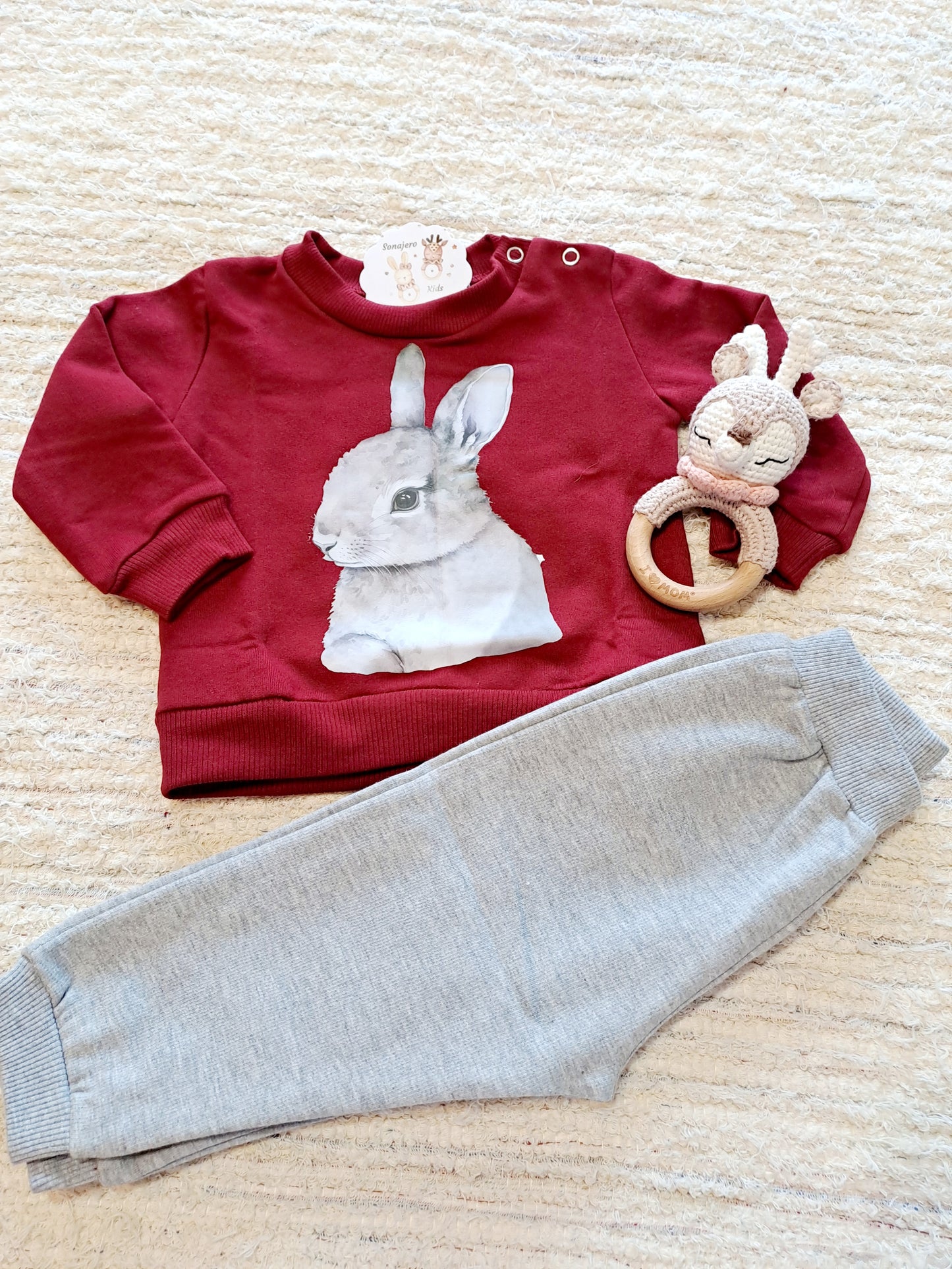 Conjunto Conejo Burdeos