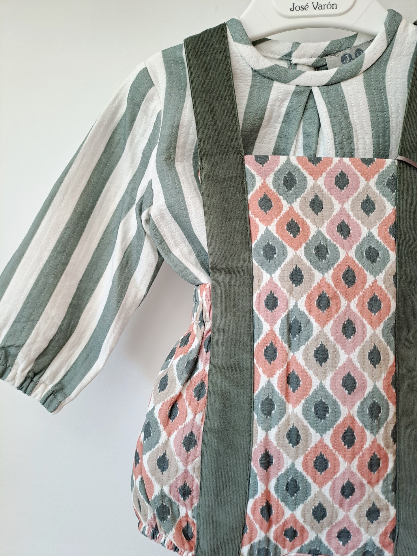 Conjunto Etnica Niño Jose Varon