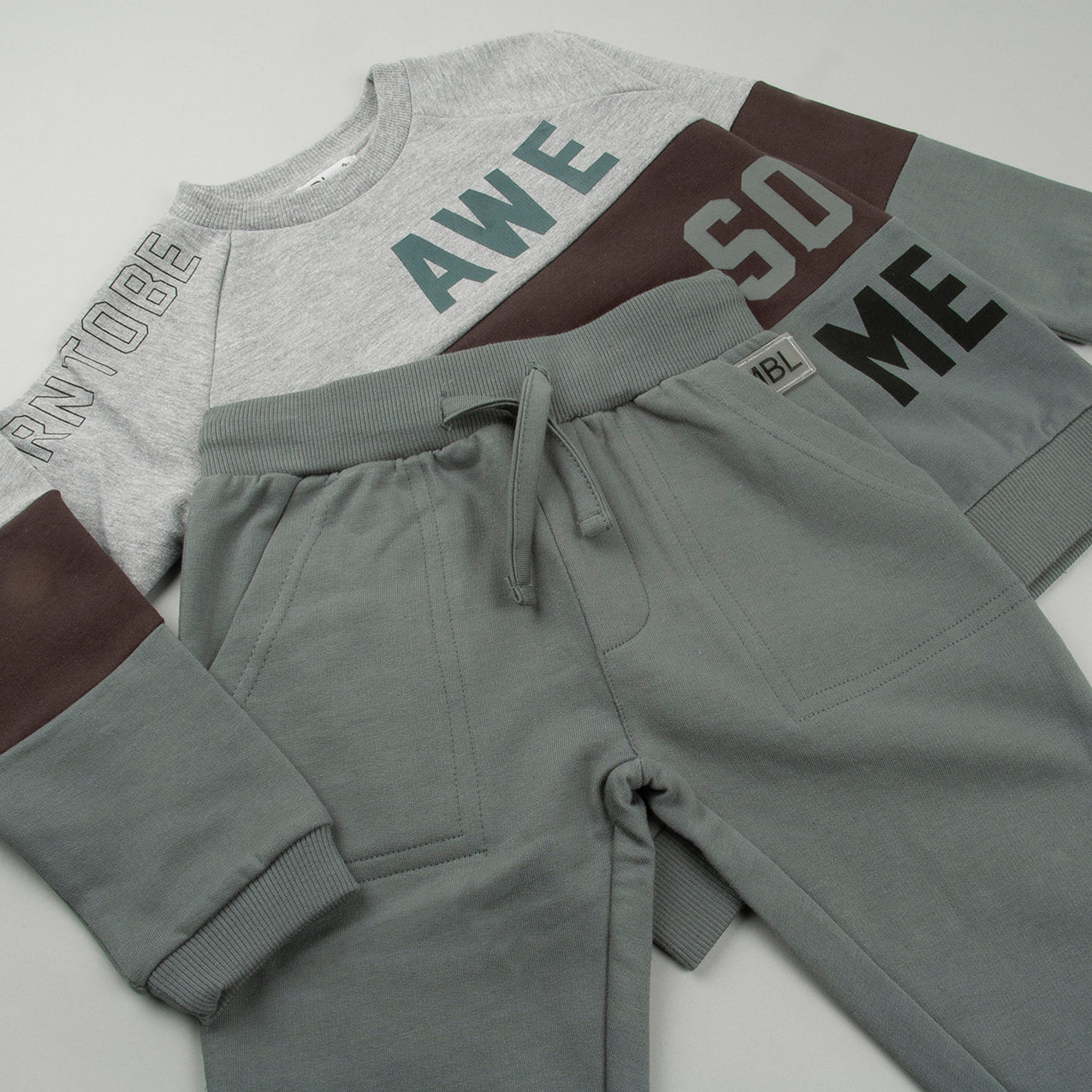 Conjunto Awesome