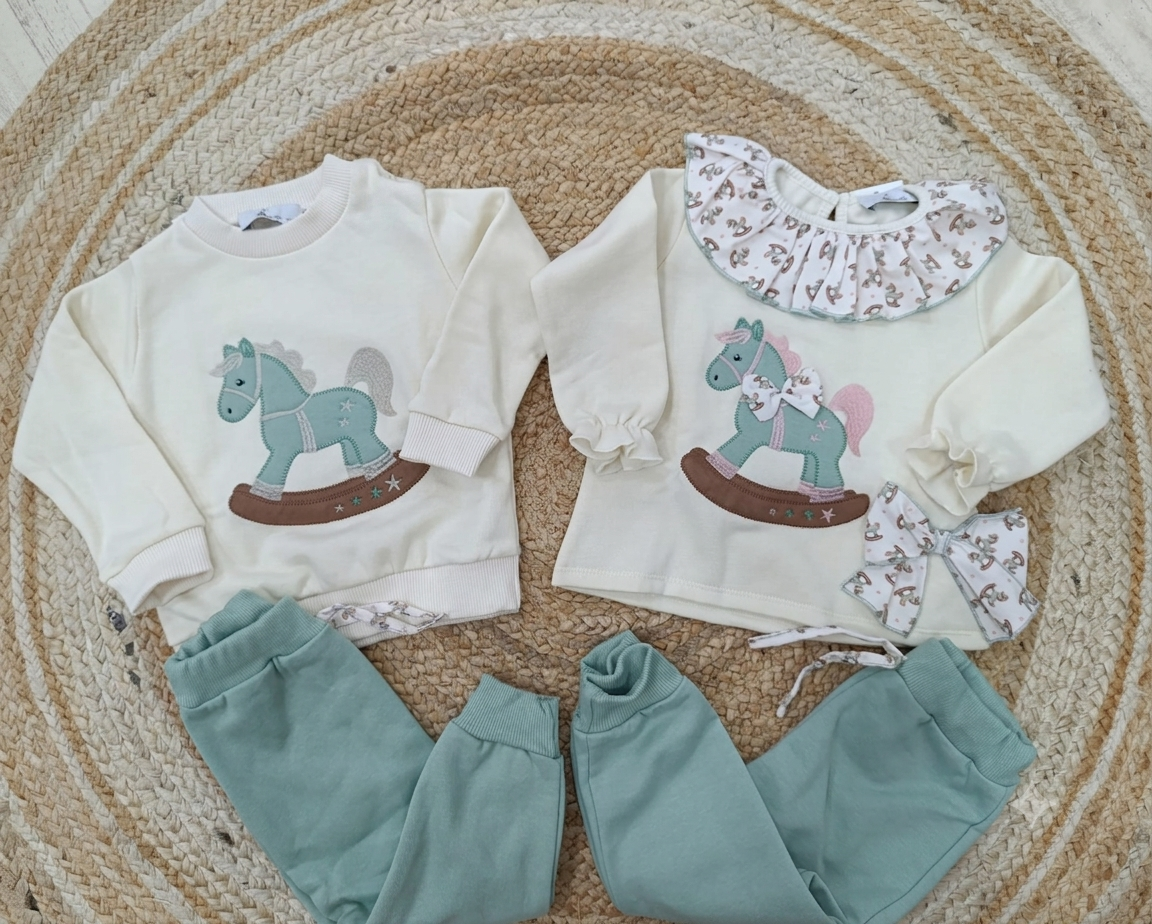 Conjunto Niña Caballito Balancin