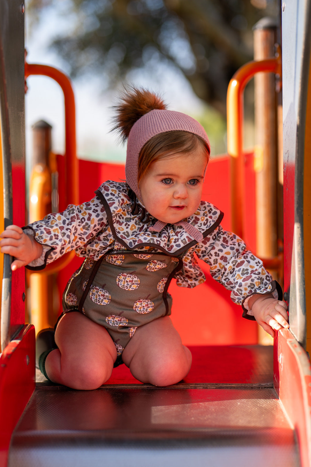Conjunto Peto Verde Calabazas y Blusa Volante | Sonajero Kids