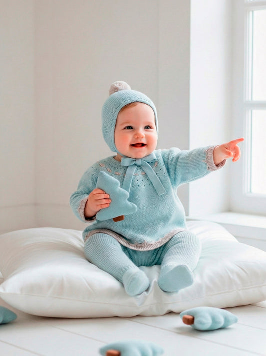 Conjunto de Punto Azul Celeste para Bebé con Capota | Sonajero Kids
