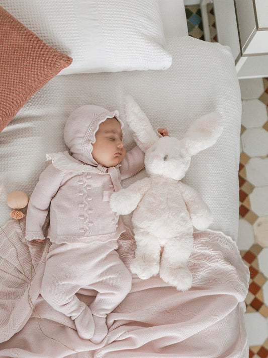 Conjunto 3 Piezas de Punto Rosa para Bebé con Capota | Sonajero Kids