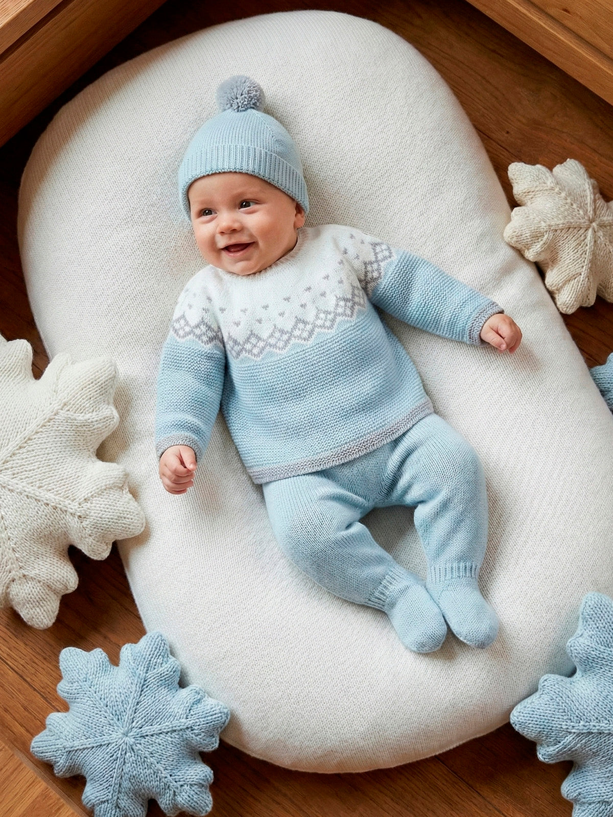 Conjunto de Punto Bebé 3 Piezas Celeste y Blanco | Sonajero Kids