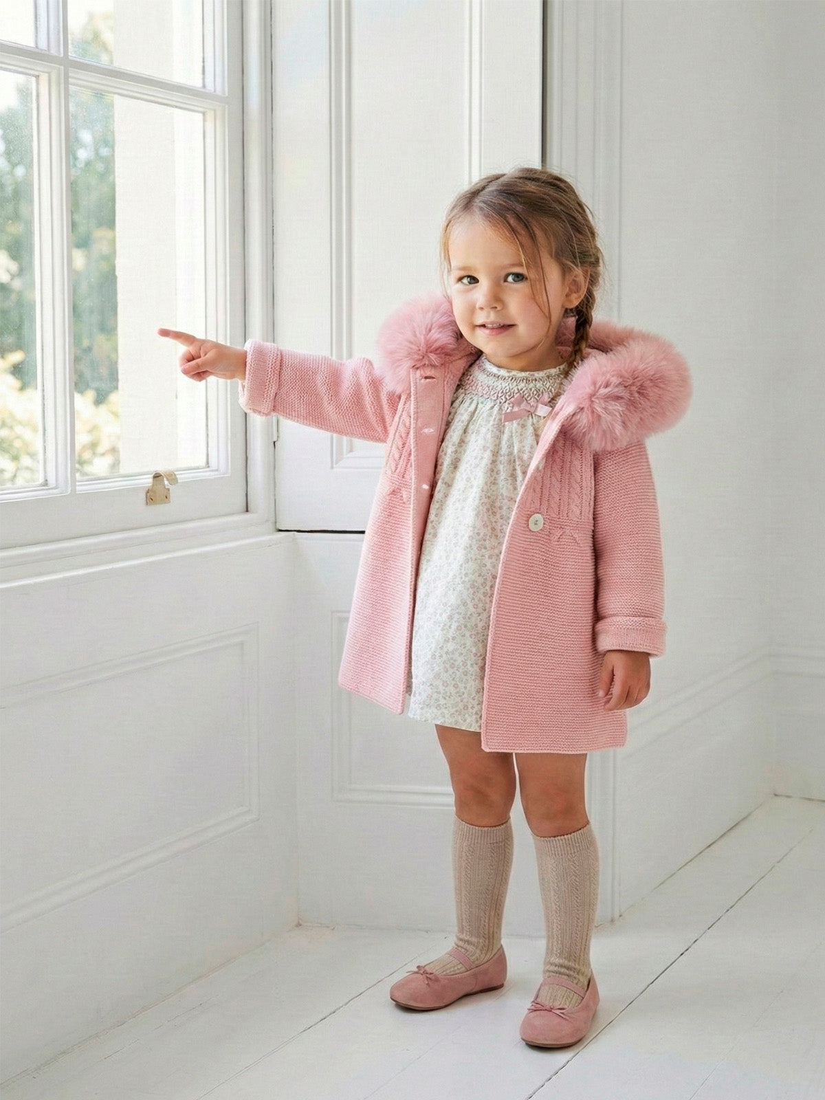 Abrigo de Punto Rosa para Bebé con Capucha de Pelo | Sonajero Kids