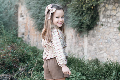 Conjunto Infantil de Blusa Floral y Falda Pantalón | Sonajero Kids