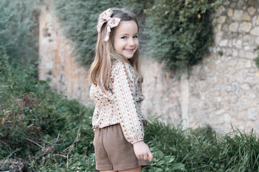 Conjunto Infantil de Blusa Floral y Falda Pantalón | Sonajero Kids