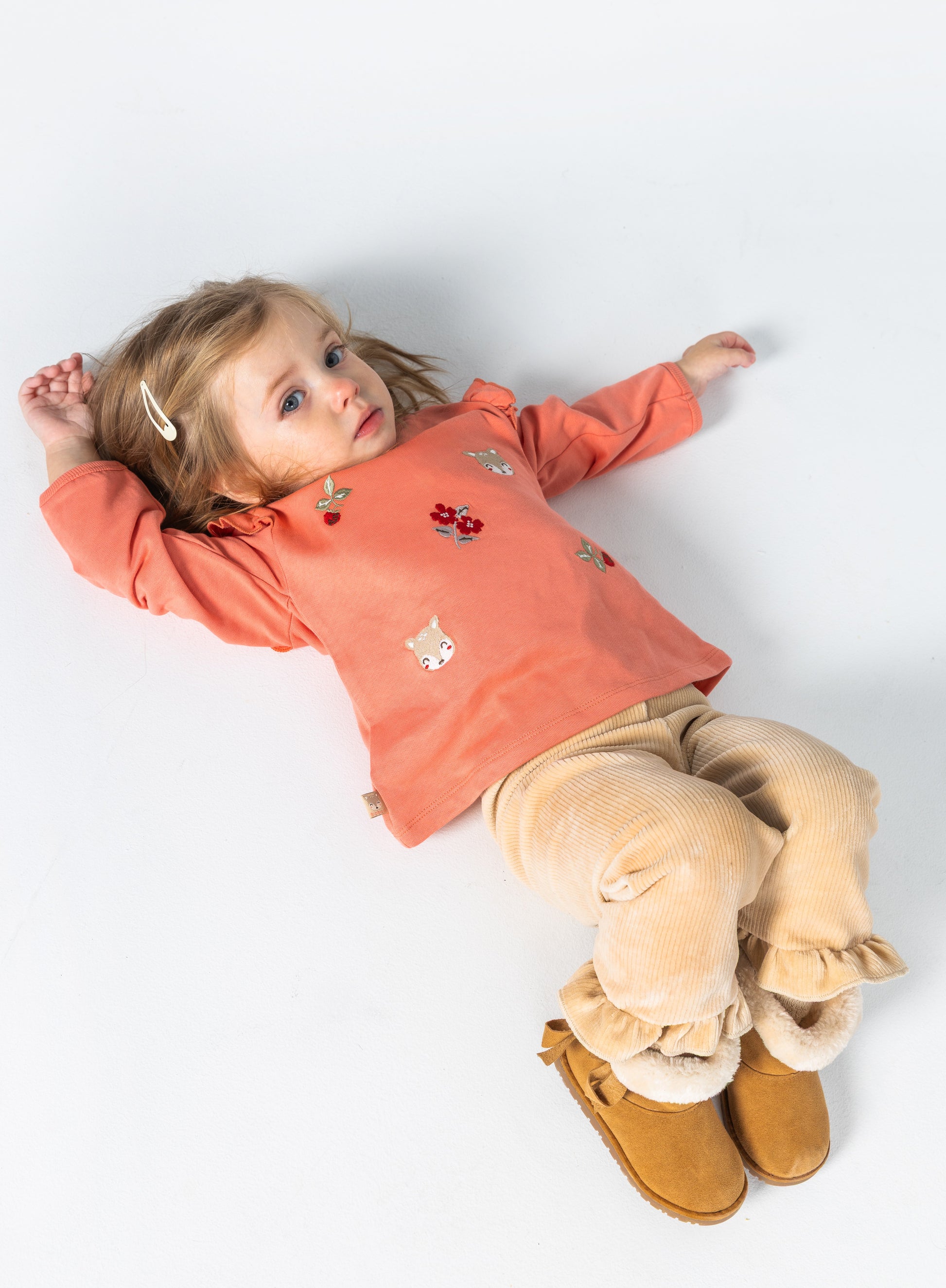 Conjunto Niña Sudadera Coral Bordada y Pantalón Pana Beige | Sonajero Kids