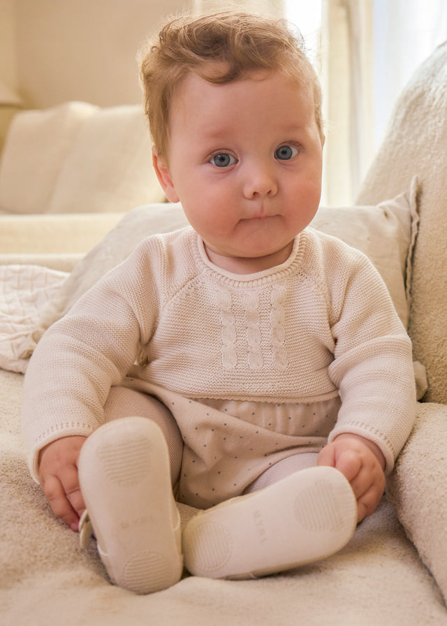 Conjunto de Ranita de Punto y Leotardos Bebé Beige | Moda Infantil | Sonajero Kids