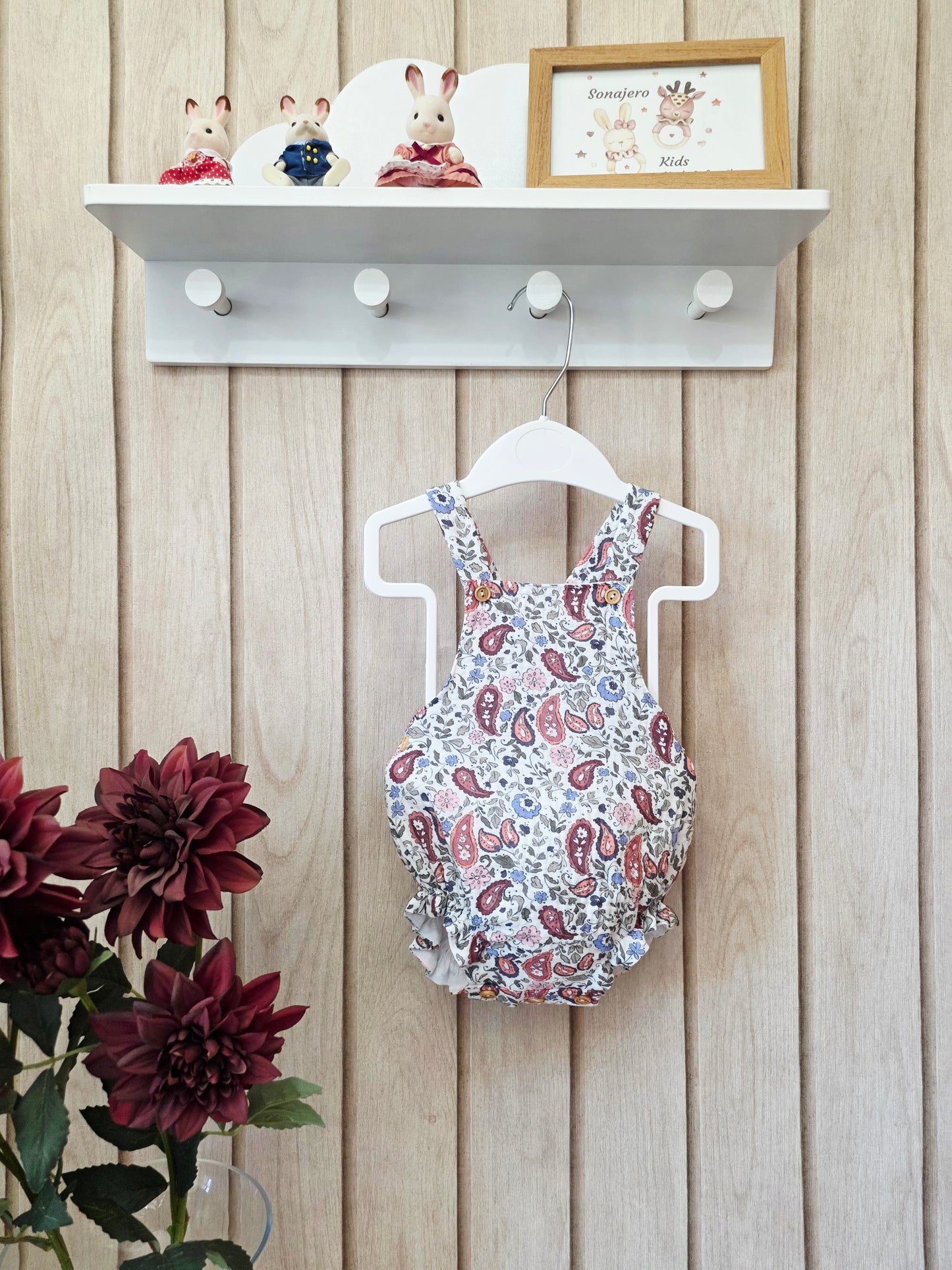 Peto de Bebé Estampado Cachemira y Flores | Sonajero Kids