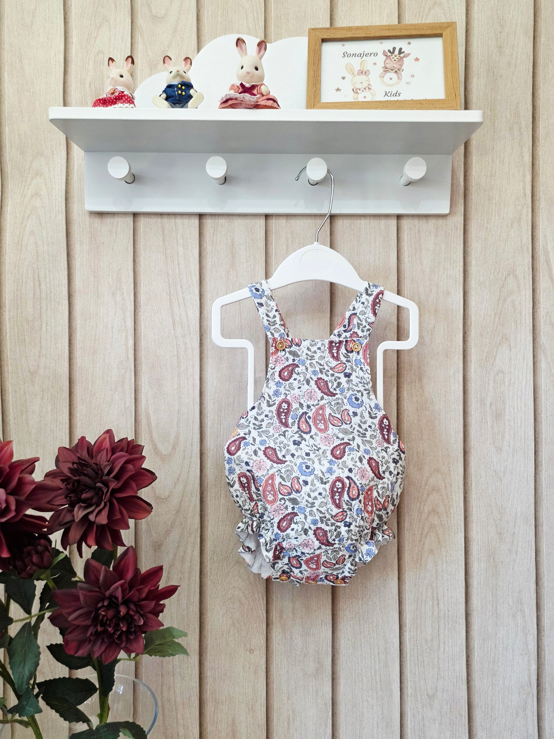 Peto de Bebé Estampado Cachemira y Flores | Sonajero Kids