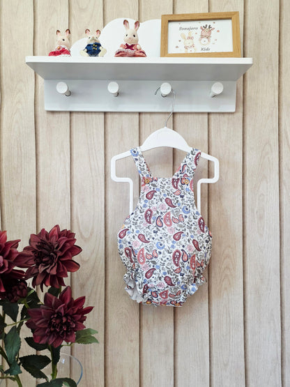 Peto de Bebé Estampado Cachemira y Flores | Sonajero Kids