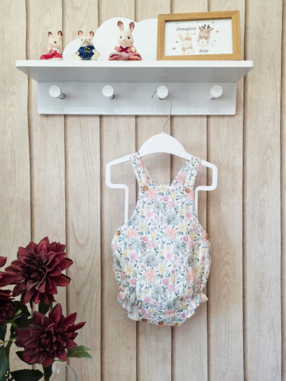 Peto Ranita Bebé Estampado Floral Pastel | Sonajero Kids