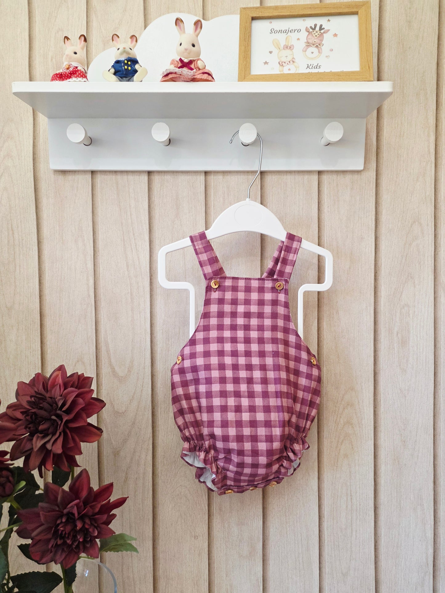 Peto Pololo Bebé Cuadros Vichy Granate | Sonajero Kids