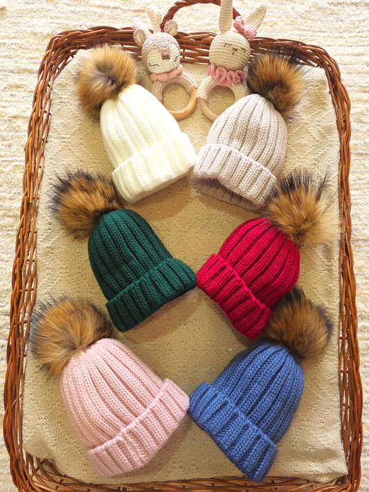 Gorro de Punto con Pompón de Pelo Sintético | Varios Colores | Sonajero Kids