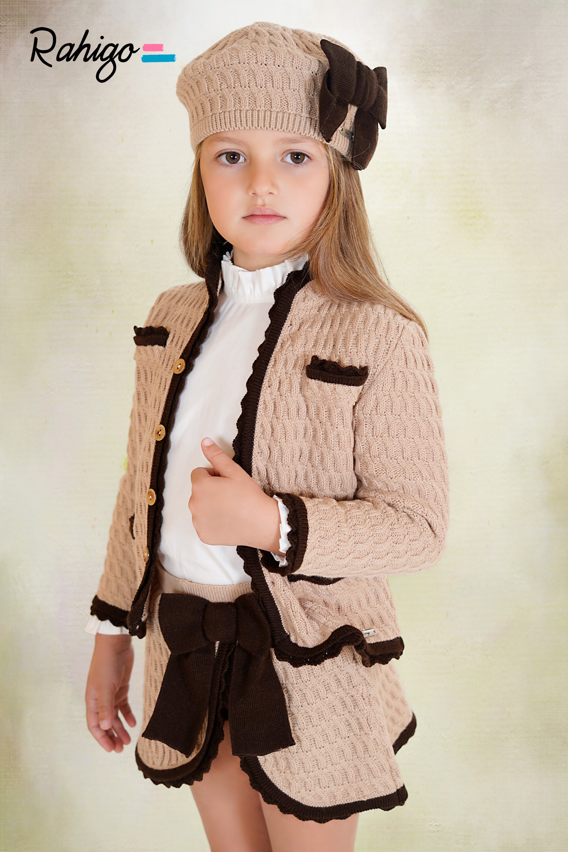 Conjunto Infantil de tres piezas chaqueta camisa y falda | Sonajero Kids