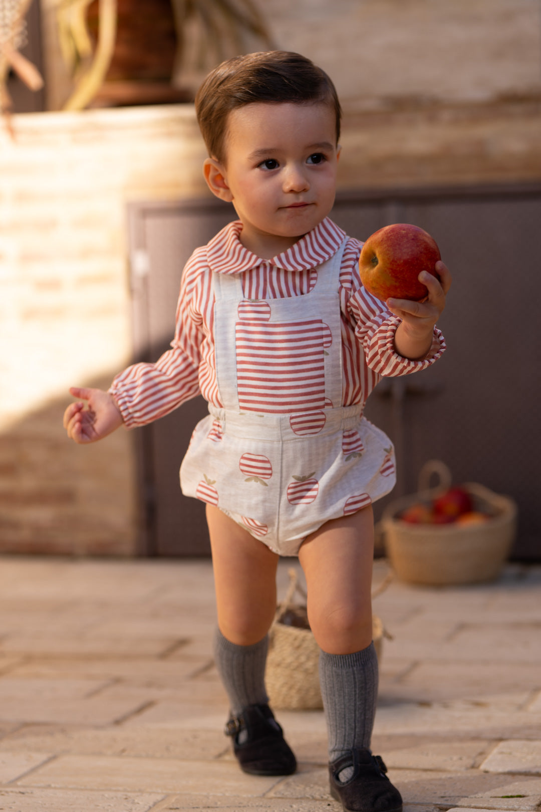 Conjunto Peto Manzanas Rayas Niño
