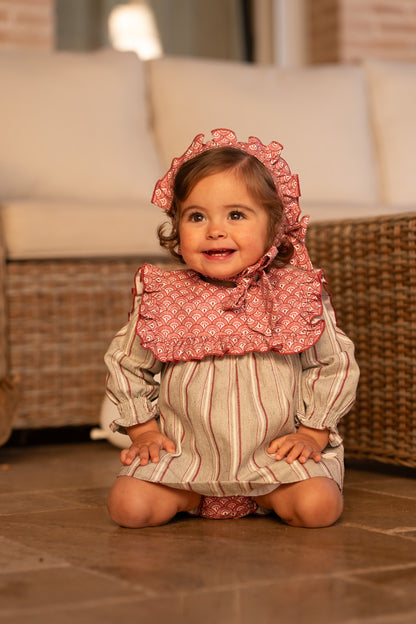 Conjunto Bebé Lino Coral con Capota y Cubrepañal | Sonajero Kids