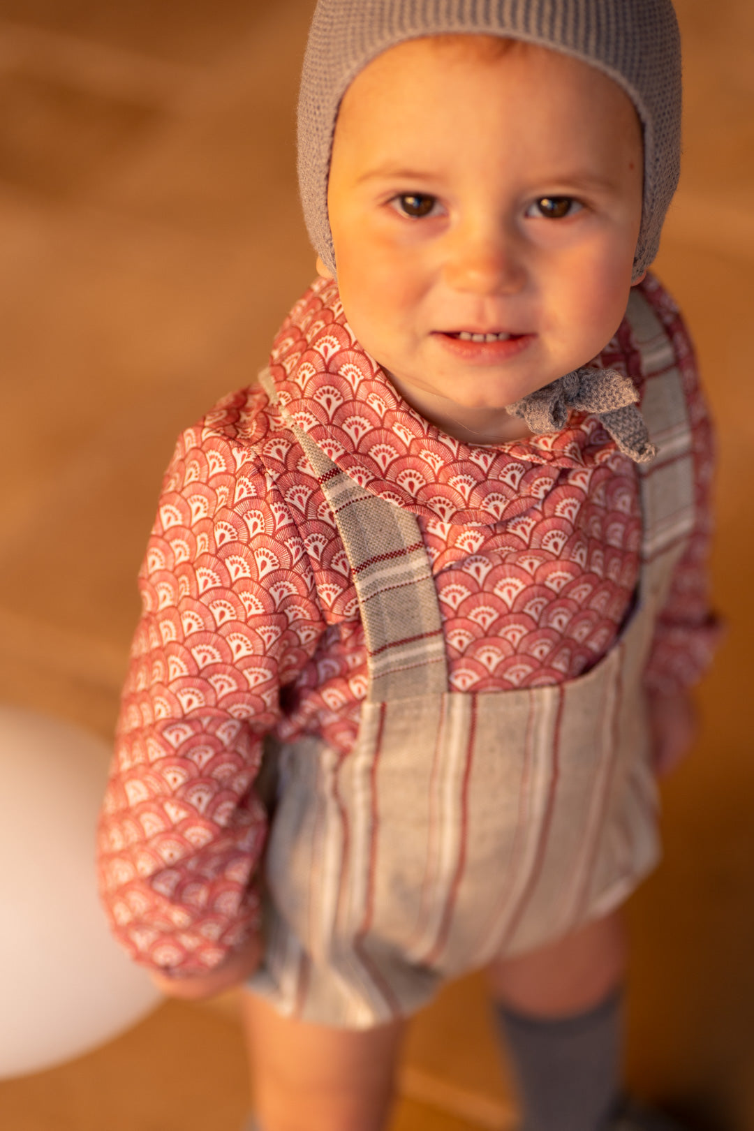 Conjunto Bebé Camisa Estampada y Peto Rayas | Sonajero Kids