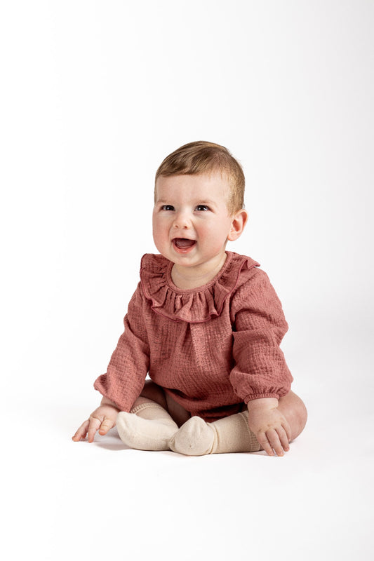 Body de Bebé de Gasa de Algodón con Cuello Volante Rosa | Sonajero Kids