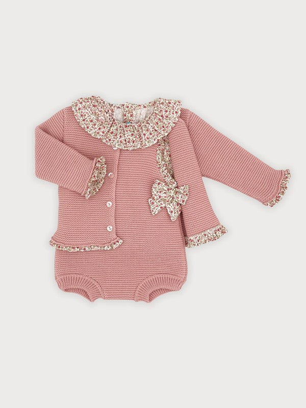 Conjunto de Punto Rosa para Bebé con Detalle Floral | Moda Infantil | Sonajero Kids