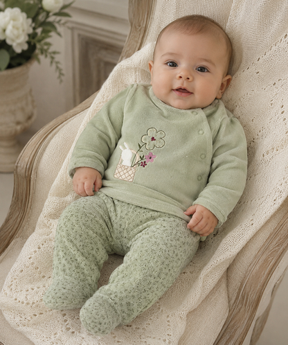 Conjunto para bebe en verde de dos piezas| Sonajero kids