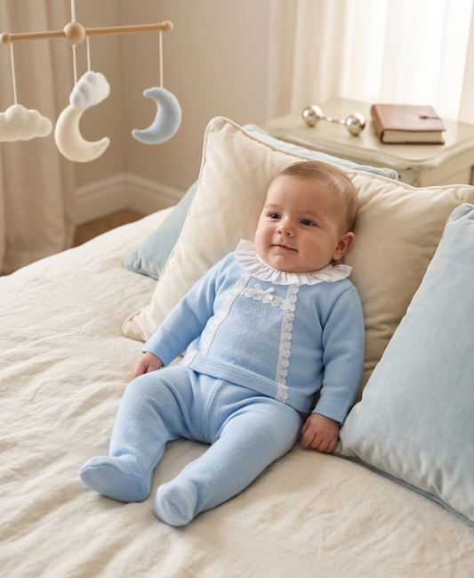 Conjunto de Punto para Bebé con Volante y Encaje | Moda Infantil | Sonajero Kids