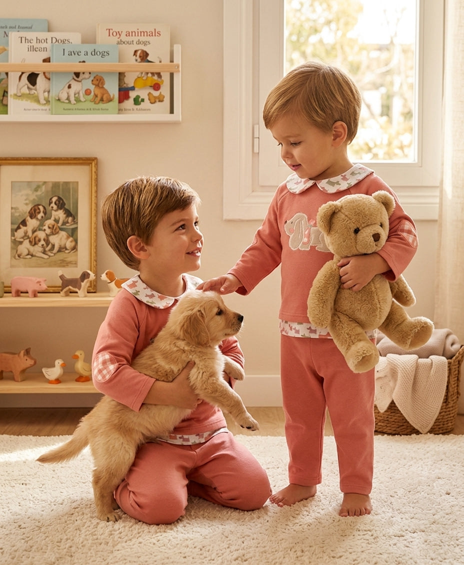 Conjunto Infantil Salmón con Cuello Bebé y Perrito | Moda Infantil | Sonajero Kids