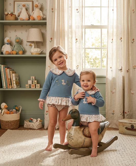 Conjunto Bebé Patitos Azul Empolvado con Cubrepañal | Sonajero Kids