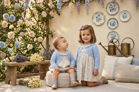 Conjunto Infantil de Punto Azul y Vestido Floral | Sonajero Kids