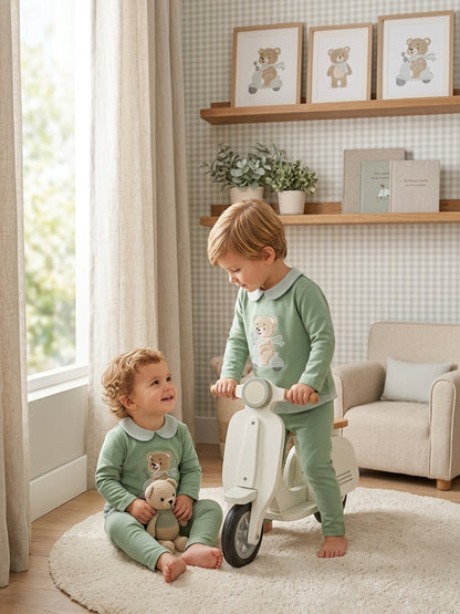 Conjunto Bebé Verde Osito Vespa en Algodón | Sonajero Kids