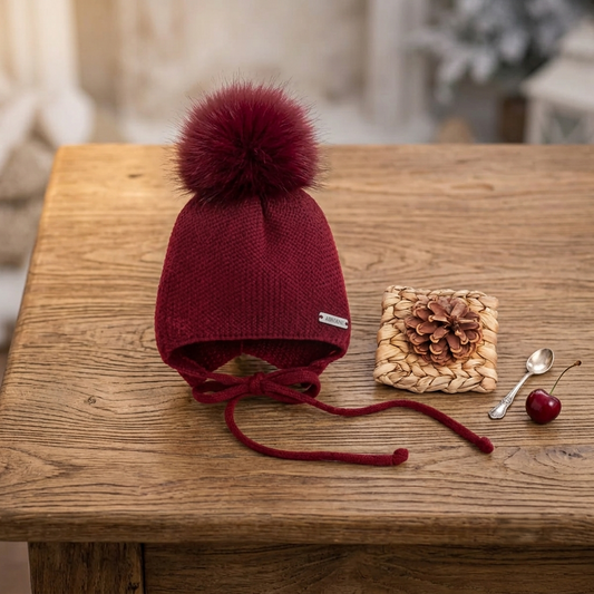 Gorro capota de punto con pompón de pelo - Burdeos | Pangasa Baby