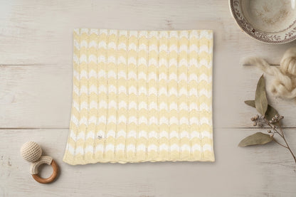 Toquilla de Bebé en Punto Calado Amarillo y Blanco | Suave y Cálida | Sonajaro Kids
