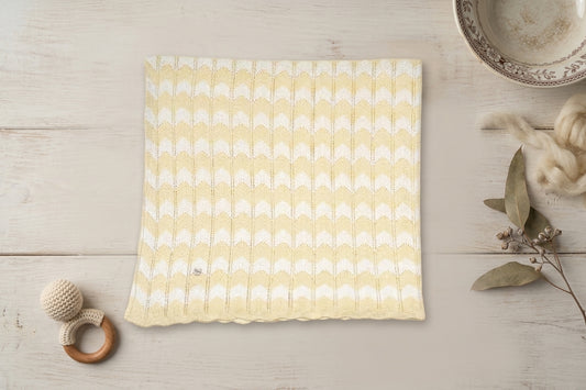 Toquilla de Bebé en Punto Calado Amarillo y Blanco | Suave y Cálida | Sonajaro Kids