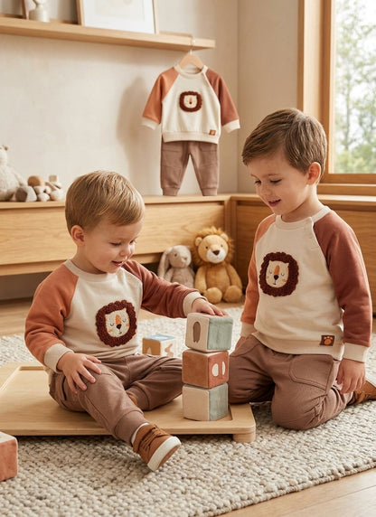 Conjunto León de 2 Piezas para Niño | Sudadera y Jogger | Sonajero Kids