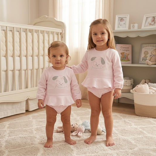 Conjunto Bebé Rosa con Bordado y Volante | Sonajero Kids