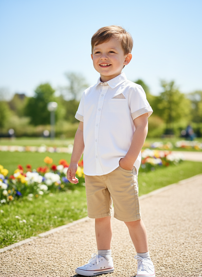 Niño Pantalón Beige y Camisa