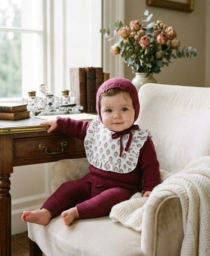 Conjunto Bebé 3 Piezas Granate con Volante Floral | Sonajero Kids