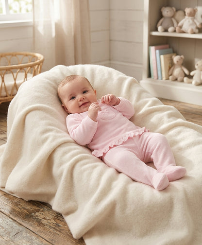 Conjunto Bebé Niña Rosa Pastel de Dos Piezas | Ropa Dulce y Suave | Sonajero Kids