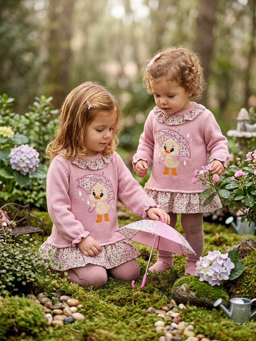 Meta Title
Vestido Punto Rosa Patito y Flores para Niña | Moda Infantil | Sonajero Kids