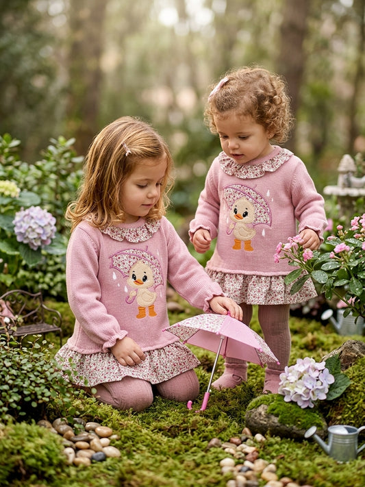 Meta Title
Vestido Punto Rosa Patito y Flores para Niña | Moda Infantil | Sonajero Kids