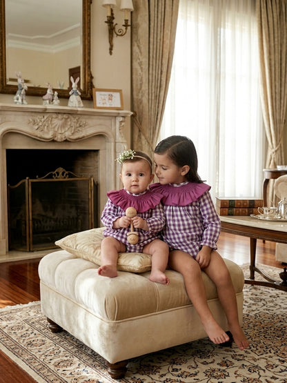 Pelele Bebé Cuadro Vichy Morado con Cuello Volante | Moda Infantil | Sonajero Kids