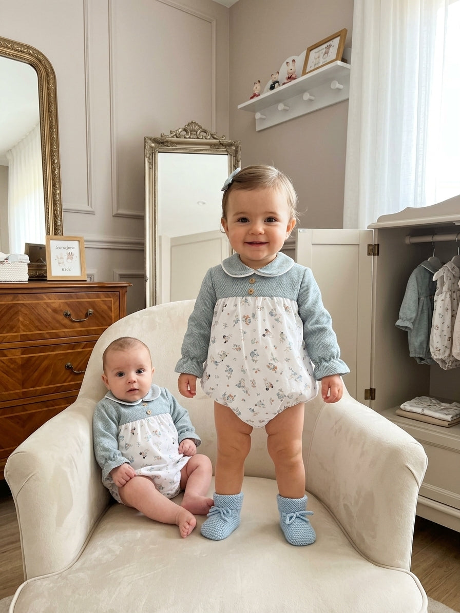 Pelele Bebé Estampado Espiga Celeste | Moda Infantil Clásica | Sonajero Kids