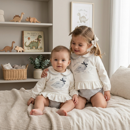 Conjunto Infantil Little Dino con Ranita Vichy | Sonajero Kids | Calamaro Baby