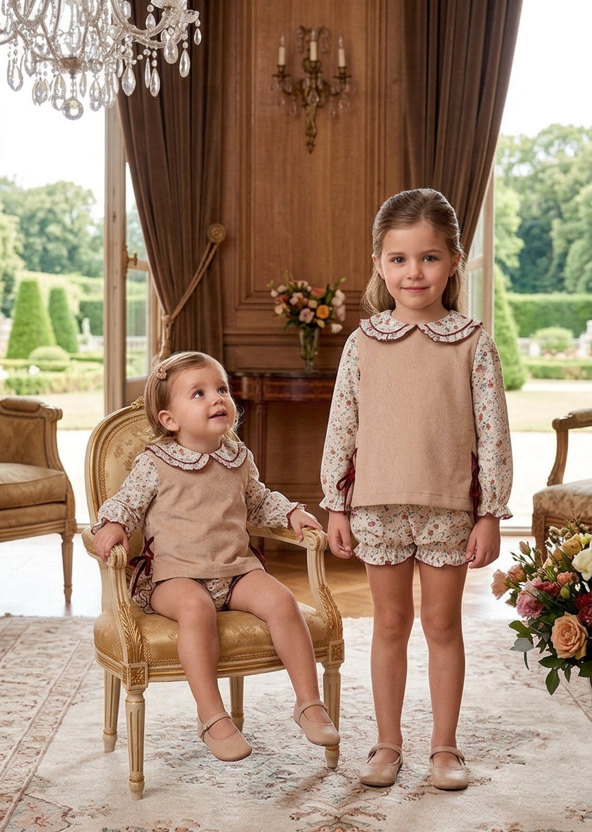 Conjunto Infantil Beige y Floral con Lazos | Elegancia Clásica | Sonajero Kids