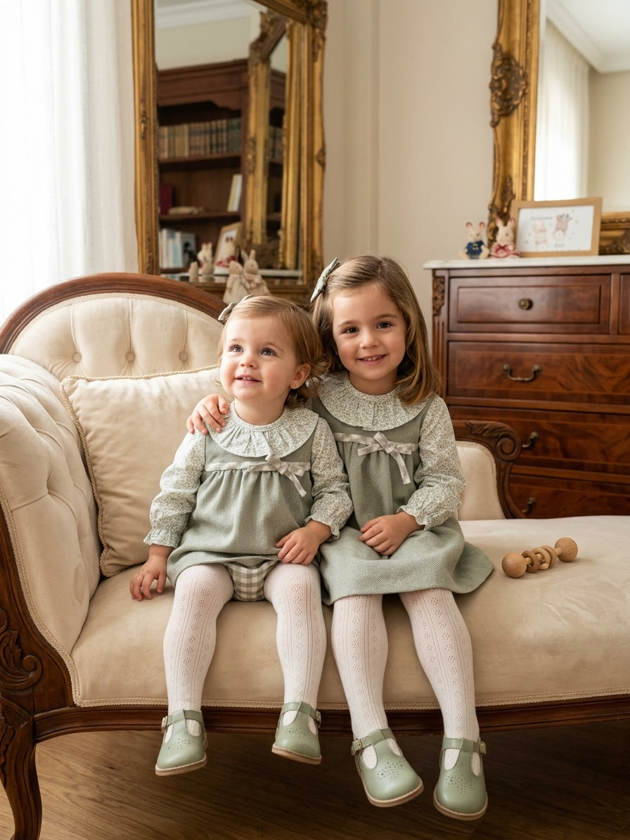 Conjunto Infantil Gris Herringbone y Flores | Sonajero Kids