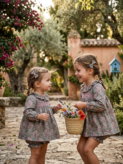 Conjunto Infantil Blusón y Cubrepañal Paisley Verde y Rosa | Sonajero Kids