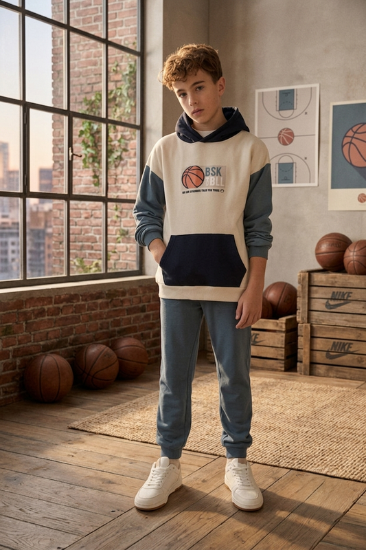 Conjunto Deportivo de Niño Baloncesto Azul y Beige | Sudadera y Jogger | Sonajero Kids